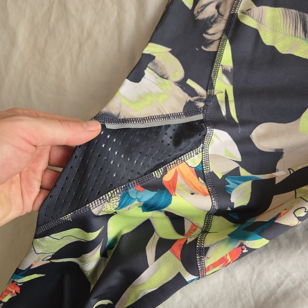Avia Abstract Iris Grey Stone Tropical Floral Pattern Capri Cropped Leggings EB2 - Picture 3 of 10